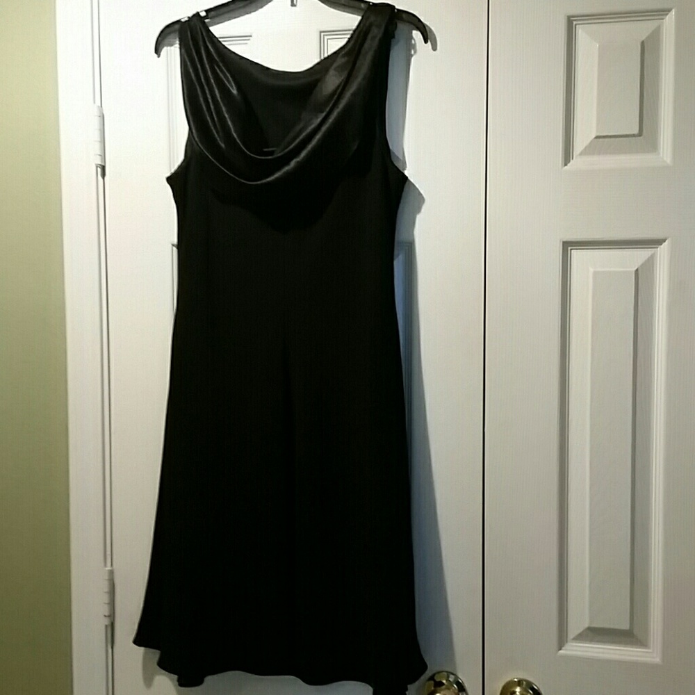 Ladies dress, size 16